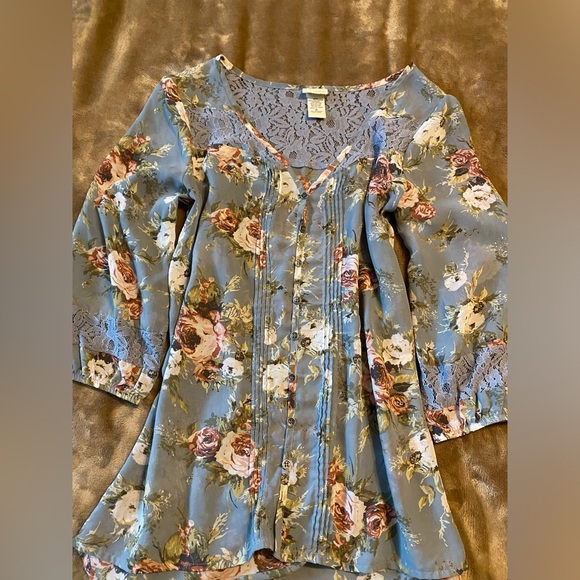 Daytrip button up blouse - Picture 3 of 3